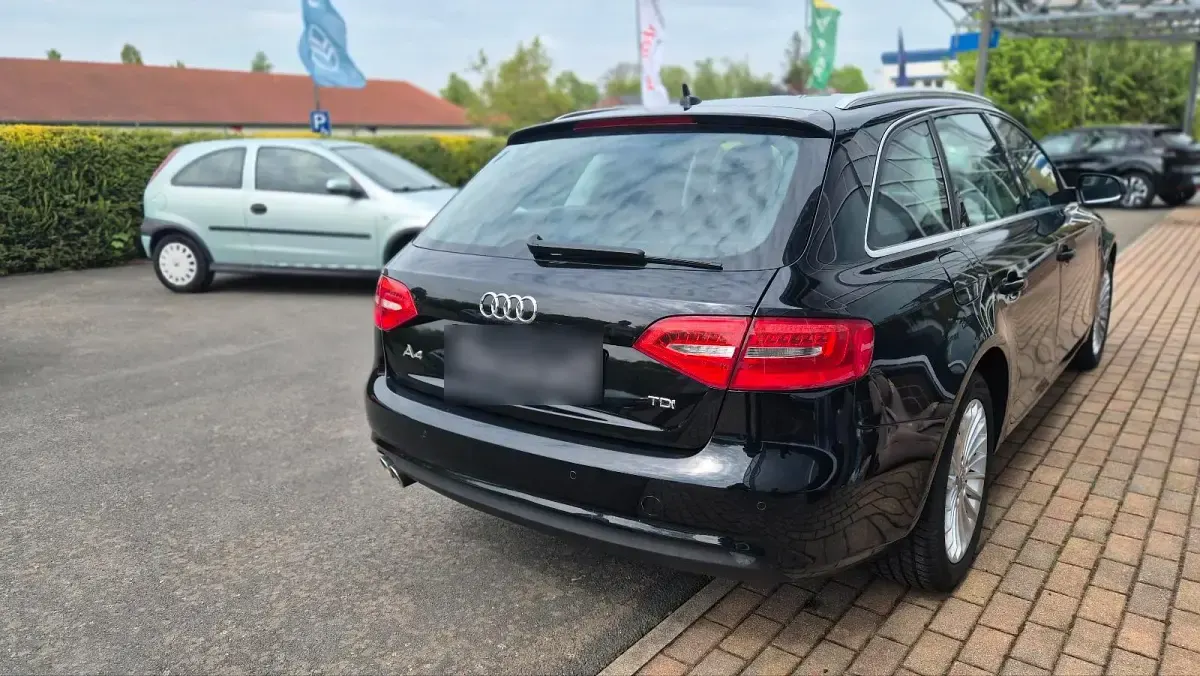 Gebraucht Audi A4 Attraction 150 PS (110 kW) 2015 Schwarz Kombi