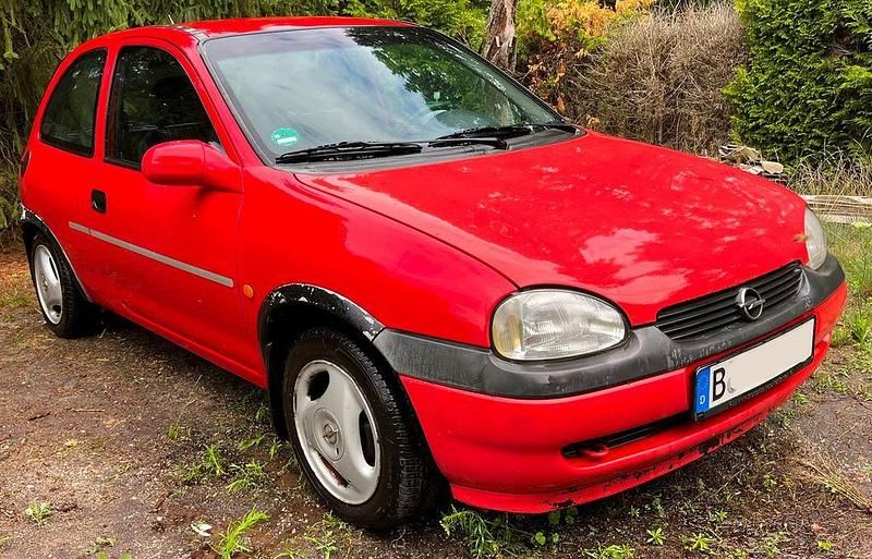 Rot Gebraucht 1997 Opel Corsa Sport Limousine | 650 € (Fairer Preis) - Bild 1/4