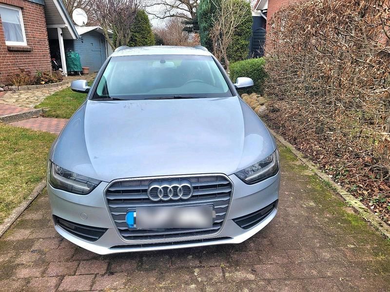 Silber Gebraucht 2015 Audi A4 Attraction Kombi | 8.700 € (Etwas zu teuer) - Bild 1/4