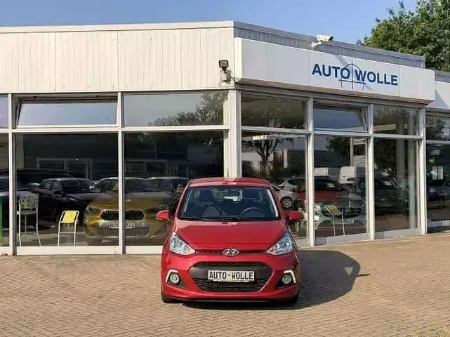Gebraucht Hyundai i10 Style 87 PS (63 kW) 2015 Rot Kleinwagen