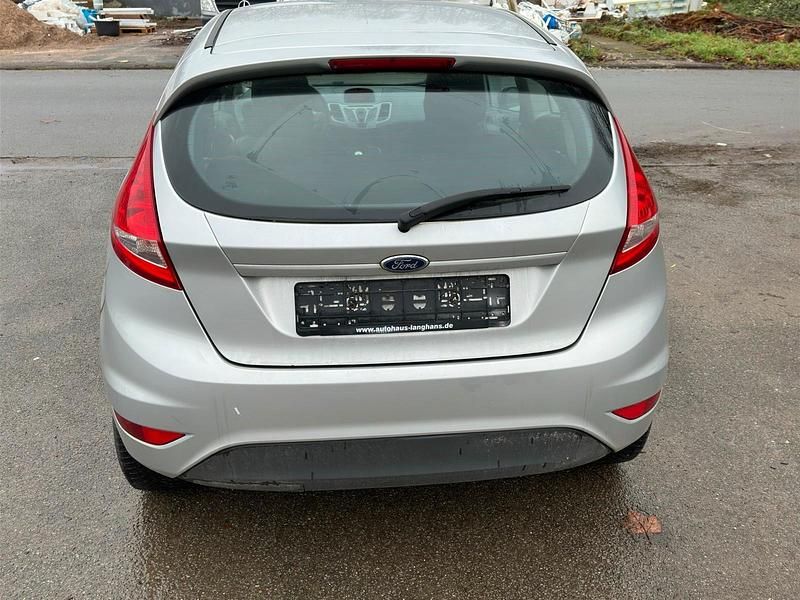 Gebraucht Ford Fiesta 81 PS (59 kW) 2010 Silber Kleinwagen