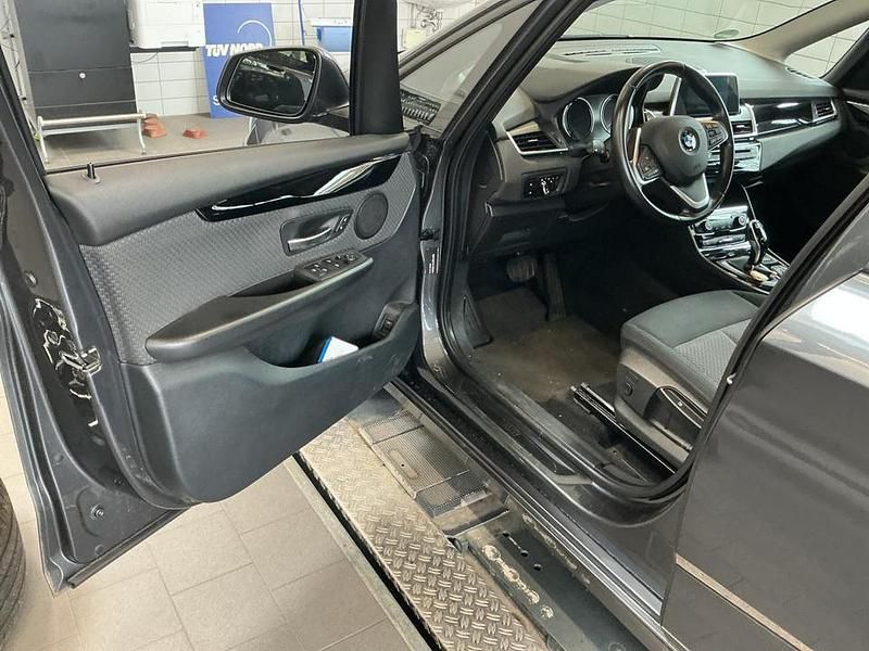 Gebraucht BMW 218 Active Tourer Advantage 140 PS (102 kW) 2019 Mineralgrau Van / Kleinbus