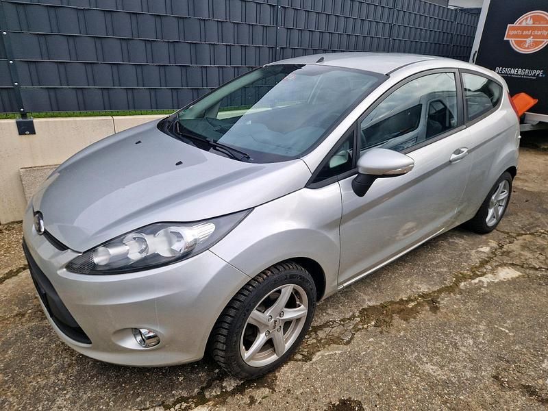 Gebraucht Ford Fiesta 82 PS (60 kW) 2012 Silber Kleinwagen