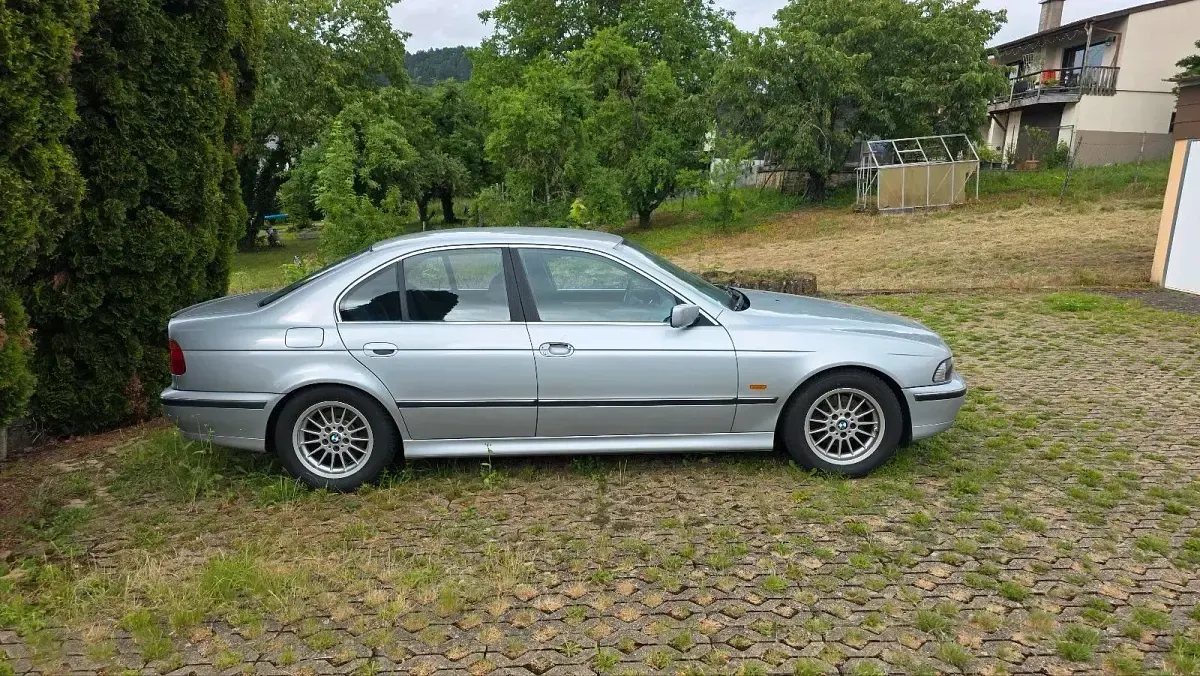 Gebraucht BMW 520 150 PS (110 kW) 1996 Silber Limousine