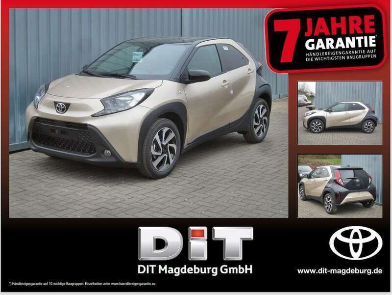 Ginger beige / night sky black Neu 2025 Toyota Aygo Kleinwagen | 15.590 € - Bild 1/4