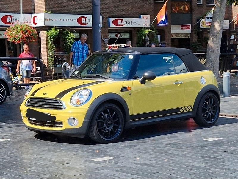 Gebraucht Mini One Cabriolet 98 PS (72 kW) 2010 Gelb Cabrio