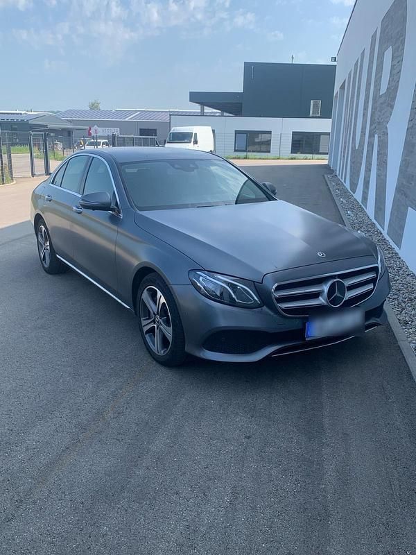 Grau Gebraucht 2017 Mercedes E350 Limousine | 23.999 € (Guter Preis) - Bild 1/3