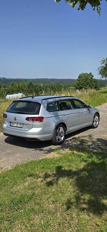 Grau Gebraucht 2020 VW Passat Business Kombi | 17.300 € (Guter Preis) - Bild 1/4