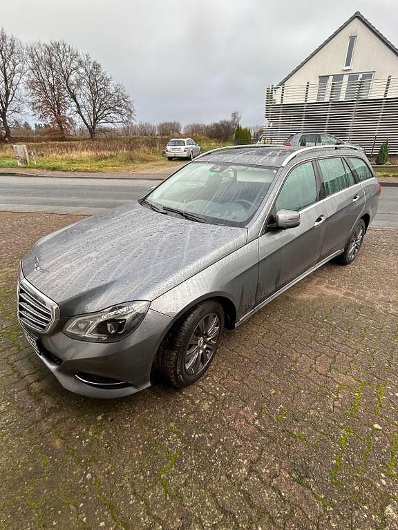 Gebraucht Mercedes E300 204 PS (150 kW) 2015 Grau Kombi
