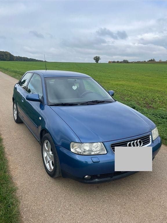 Blau Gebraucht 2002 Audi A3 Attraction Limousine | 1.300 € (Superpreis) - Bild 1/4