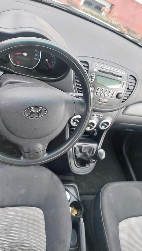 Gebraucht Hyundai i10 66 PS (48 kW) 2010 Weiß Kleinwagen