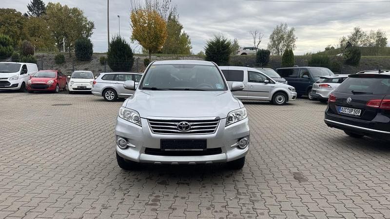 Platinsilber metallic (metallic) Gebraucht 2012 Toyota RAV4 Travel SUV | 12.990 € (Fairer Preis) - Bild 1/4