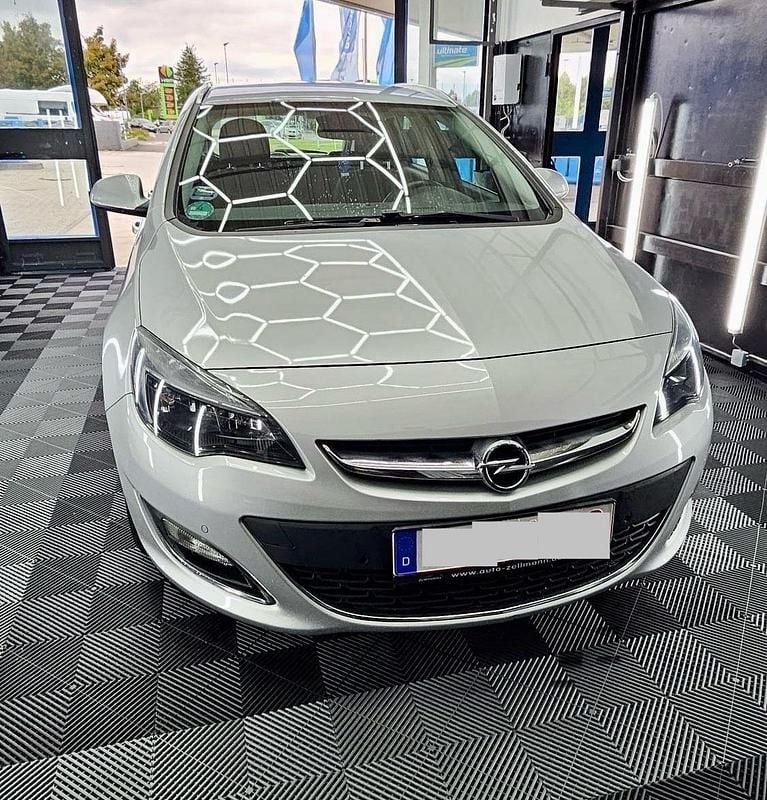 Silber Gebraucht 2014 Opel Astra Exklusiv Limousine | 8.250 € (Fairer Preis) - Bild 1/4