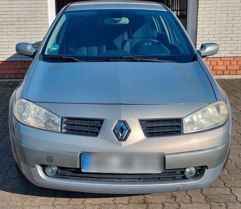 Grau Gebraucht 2005 Renault Mégane GrandTour Authentique Kombi | 1.050 € (Superpreis) - Bild 1/4
