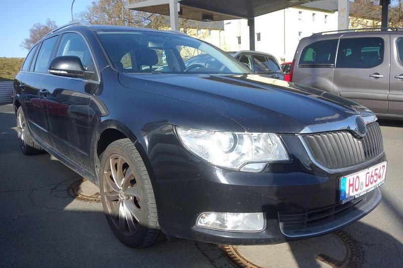 Gebraucht Skoda Superb Ambition 160 PS (117 kW) 2010 Schwarz Kombi