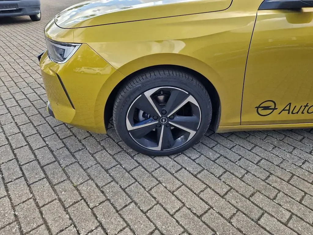 Usata Opel Astra Elegance 110 CV (80 kW) 2023 Giallo Utilitaria