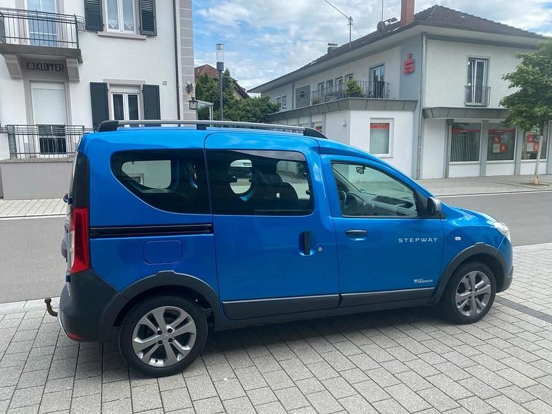 Gebraucht Dacia Dokker 115 PS (84 kW) 2015 Blau Van / Kleinbus