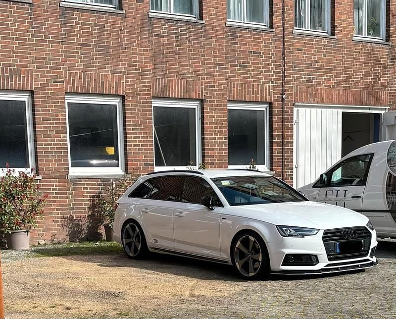 Weiß Gebraucht 2018 Audi A4 Black Edition Kombi | 22.950 € (Fairer Preis) - Bild 1/4