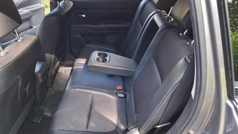 Gebraucht Mitsubishi Outlander 150 PS (110 kW) 2015 Grau SUV