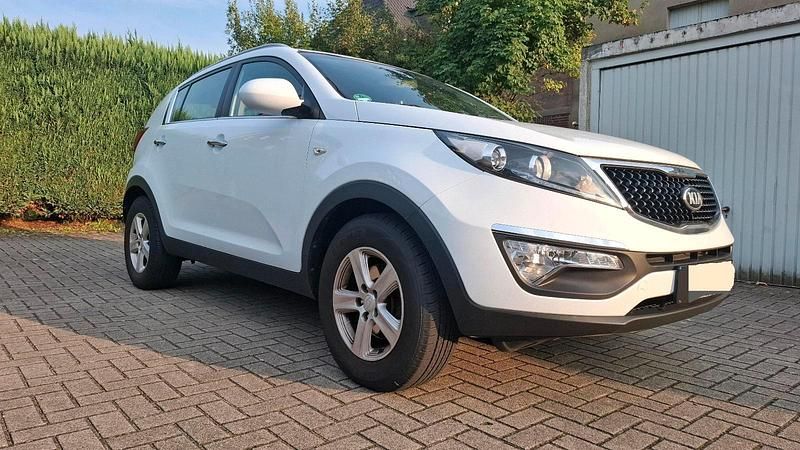 Weiß Gebraucht 2015 Kia Sportage SUV | 9.950 € (Fairer Preis) - Bild 1/4
