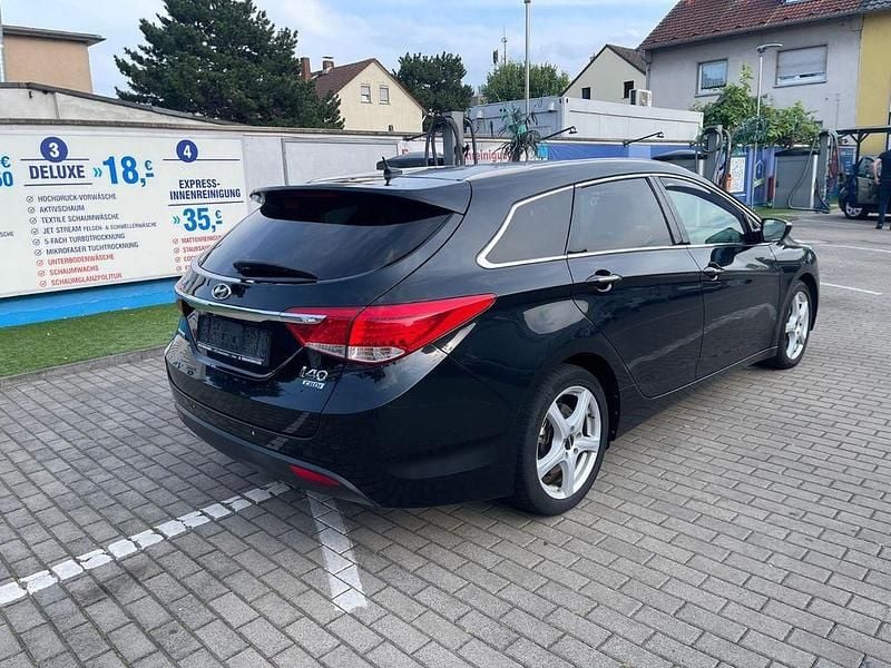 Schwarz Gebraucht 2013 Hyundai i40 Edition Kombi | 4.199 € (Guter Preis) - Bild 1/4
