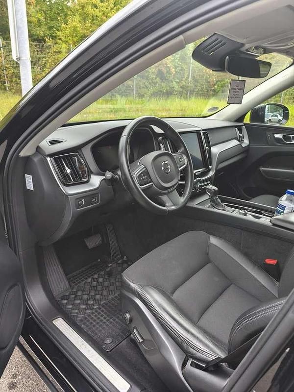 Gebraucht Volvo XC60 Momentum 190 PS (139 kW) 2019 Schwarz SUV