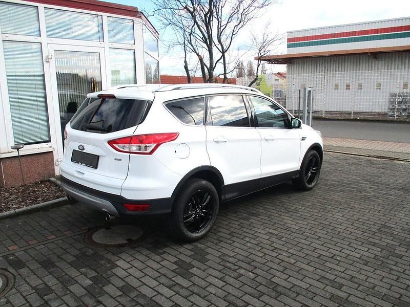 Gebraucht Ford Kuga Trend 150 PS (110 kW) 2015 Weiß SUV