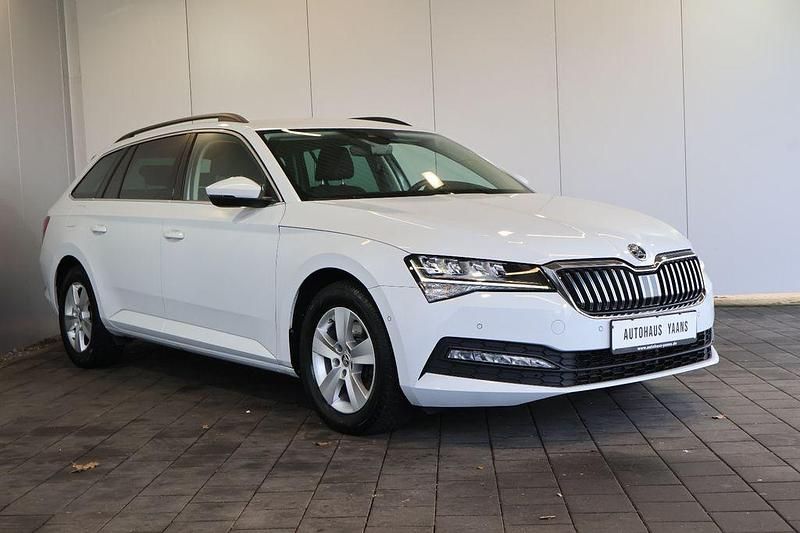 Gebraucht Skoda Superb Ambition 150 PS (110 kW) 2022 Weiß Limousine