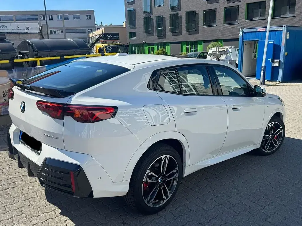 Gebraucht BMW X2 M Sport 156 PS (114 kW) 2024 Weiß SUV
