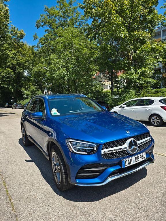 Blau Gebraucht 2022 Mercedes 300 SUV | 37.700 € - Bild 1/4
