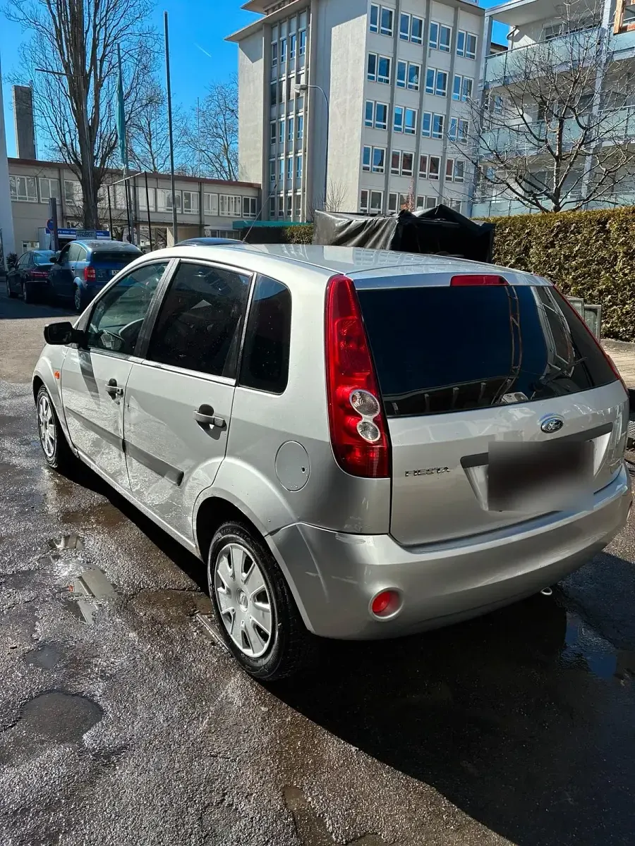 Usata Ford Fiesta 95 CV (69 kW) 2006 Argento Utilitaria