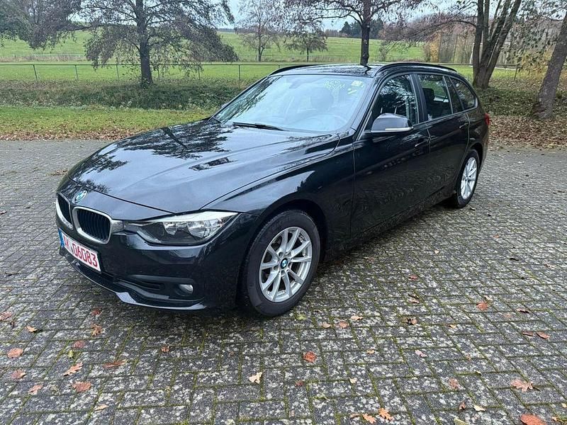 Schwarz Gebraucht 2016 BMW 316 Kombi | 11.990 € (Fairer Preis) - Bild 1/4