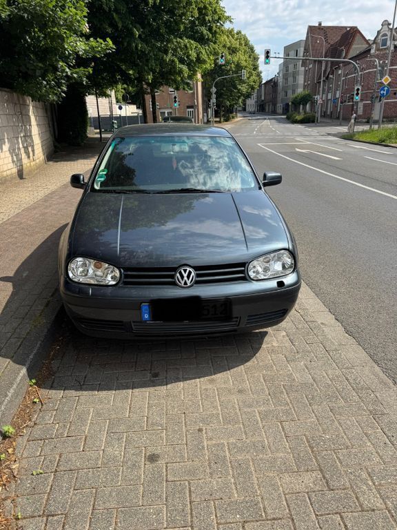 Grau Gebraucht 2001 VW Golf IV Trendline Limousine | 1.500 € (Superpreis) - Bild 1/4