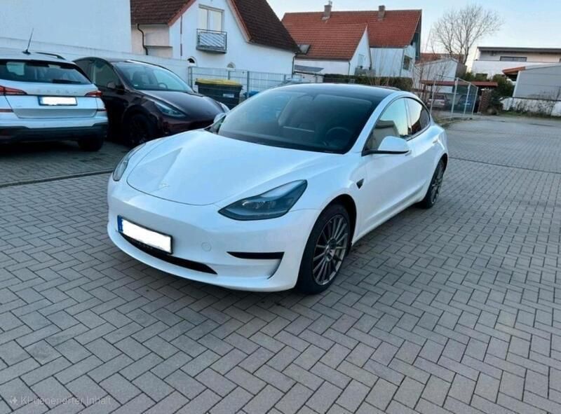 Weiß Gebraucht 2022 Tesla Model 3 Limousine | 30.400 € (Teuer) - Bild 1/4