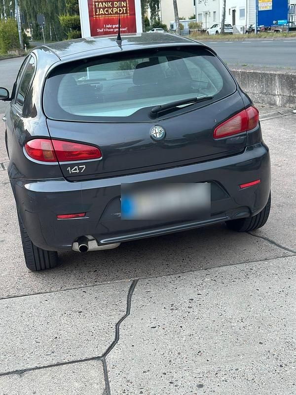 Second-hand Alfa Romeo 147 105 CP (77 kW) 2007 Negru Hatchback
