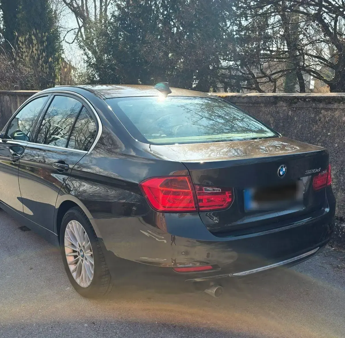 Second-hand BMW 320 Luxury Line 184 CP (135 kW) 2012 Maro Berlinǎ