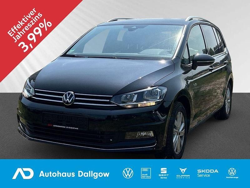 Rot Gebraucht 2024 VW Touran Comfortline Van / Kleinbus | 36.690 € (Etwas zu teuer) - Bild 1/4