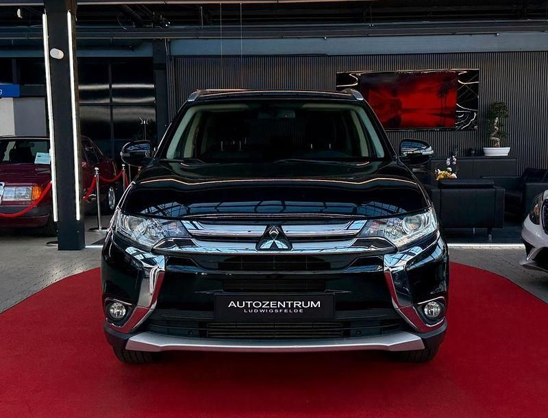 Gebraucht Mitsubishi Outlander Plus 150 PS (110 kW) 2015 Schwarz SUV