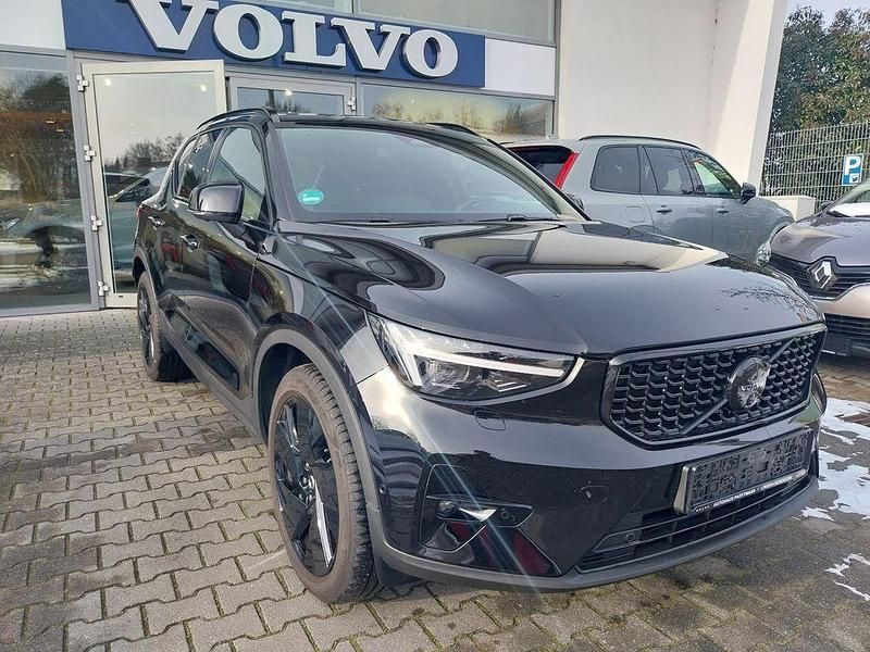 Schwarz Gebraucht 2025 Volvo XC40 Plus SUV | 38.900 € (Etwas zu teuer) - Bild 1/4