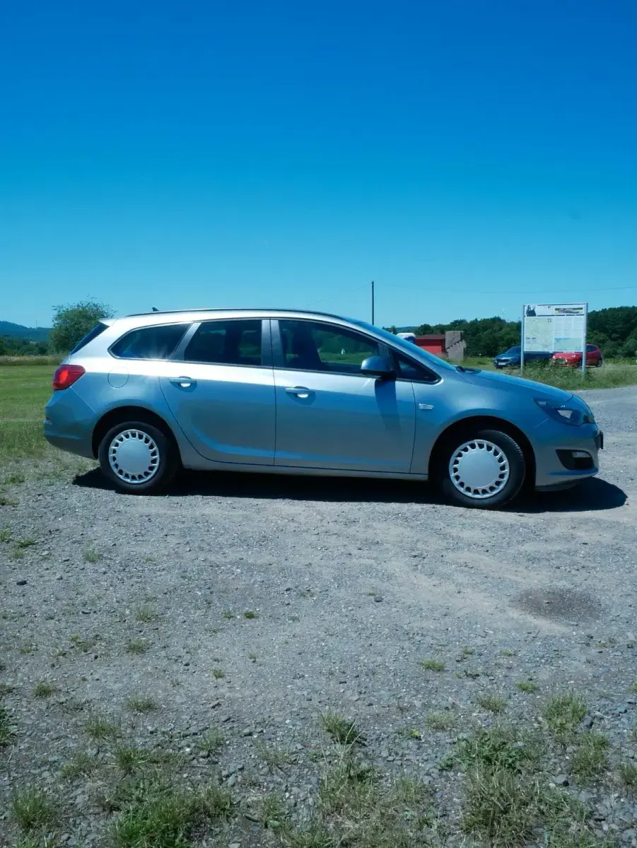 Gebraucht Opel Astra 110 PS (80 kW) 2015 Silber Kombi