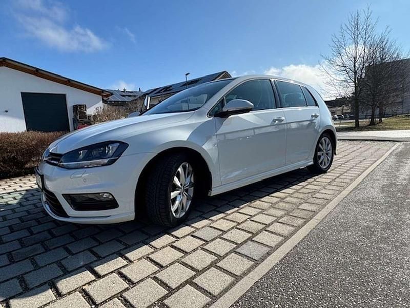 Weiß Gebraucht 2016 VW Golf VII Highline Limousine | 13.800 € (Fairer Preis) - Bild 1/4