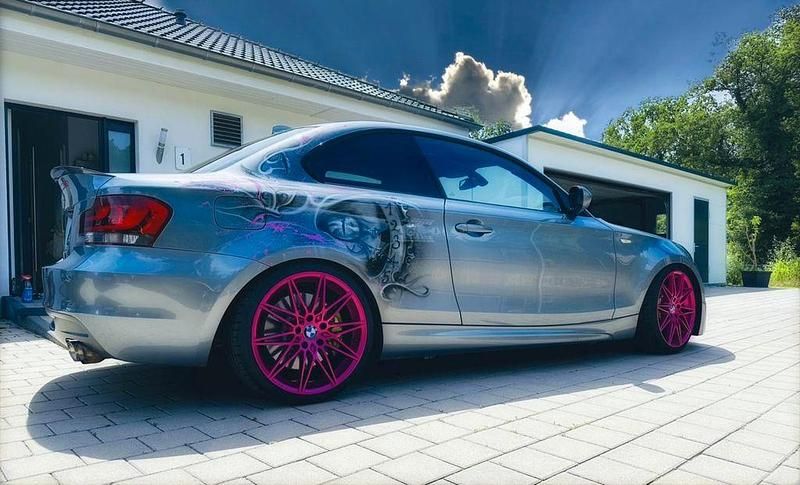 Silber Gebraucht 2011 BMW 125 Performance Kleinwagen | 18.900 € - Bild 1/4