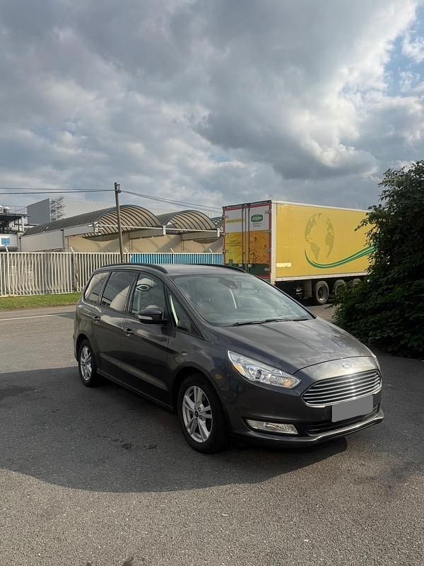 Grau Gebraucht 2018 Ford Galaxy Van / Kleinbus | 10.500 € (Superpreis) - Bild 1/4