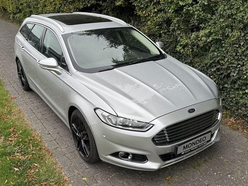 Silber Gebraucht 2016 Ford Mondeo Titanium Limousine | 16.650 € (Teuer) - Bild 1/4