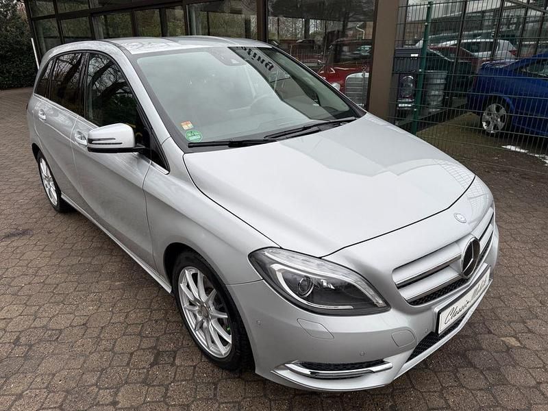 Gebraucht Mercedes B250 211 PS (155 kW) 2012 Silber Van / Kleinbus