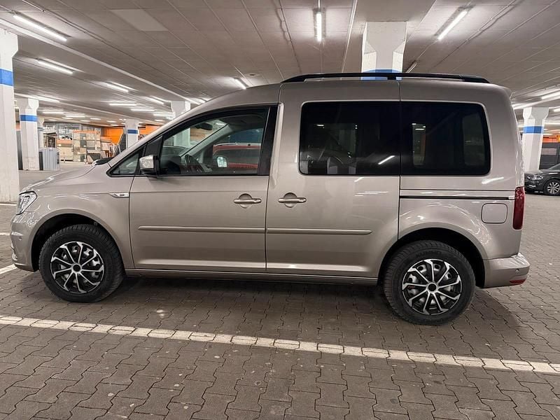 Second-hand VW Caddy 81 CP (59 kW) 2018 Auriu Monovolum