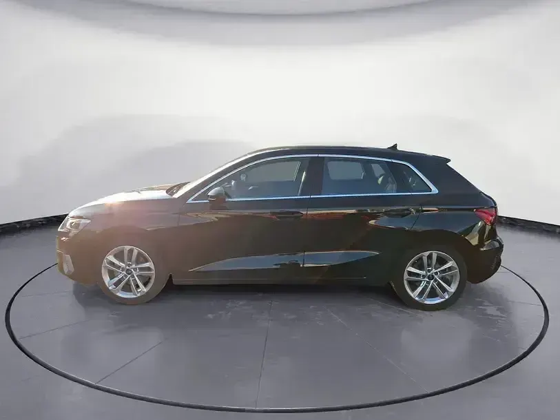 Używany Audi A3 Advanced Plus 110 KM (80 kW) 2023 Czarny Sedan/Limuzyna
