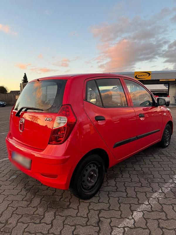 Gebraucht Hyundai i10 69 PS (50 kW) 2013 Rot Kleinwagen