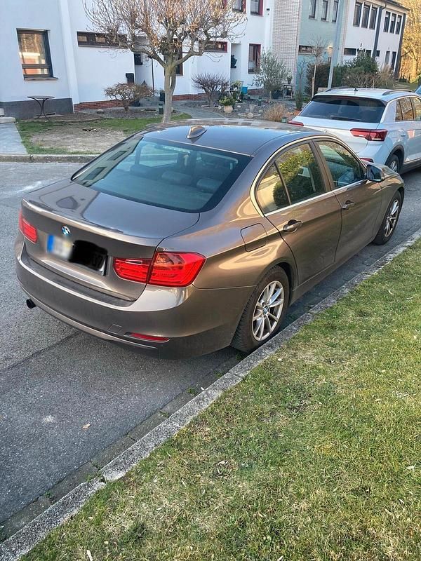 Gebraucht BMW 320 Efficient Dynamics 170 PS (125 kW) 2014 Braun Limousine