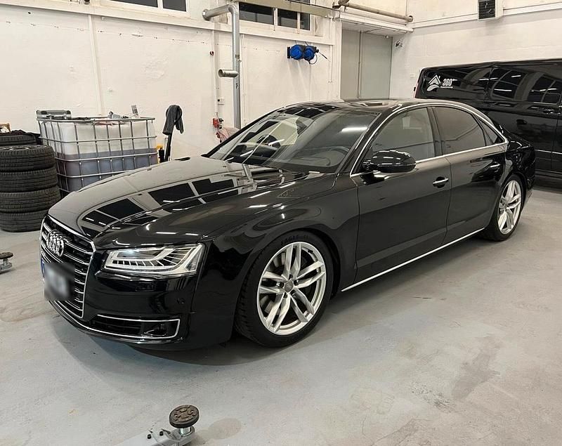 Schwarz Gebraucht 2015 Audi A8 Limousine | 35.000 € (Teuer) - Bild 1/4